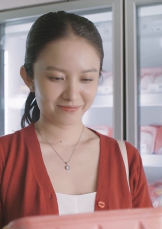 Người tiêu dùng chọn mua thịt heo CP